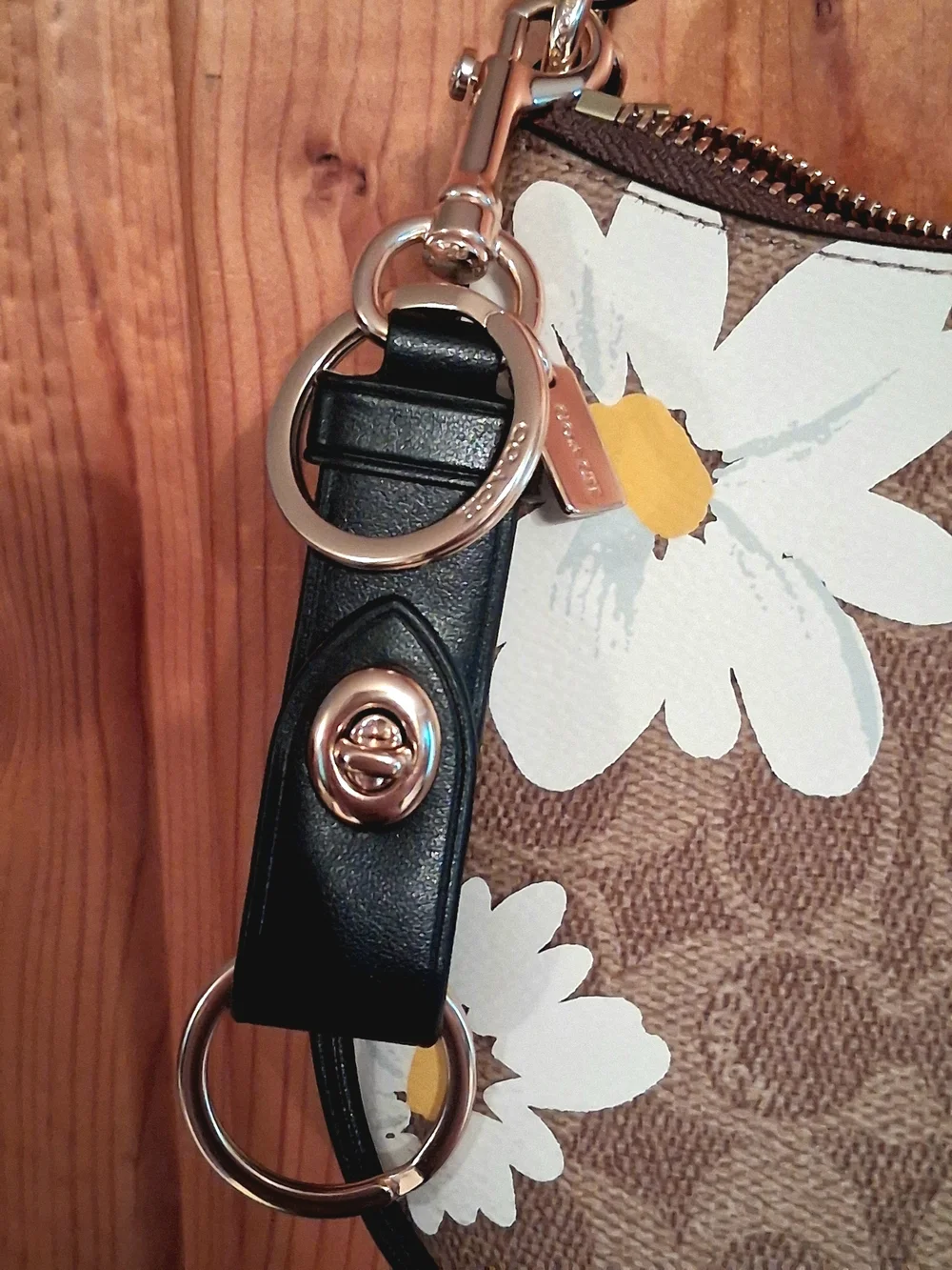 Coach Daisy Floral Signature Crescent Shoulder Bag Purse With Gold Hardware - Picture 4 of 9